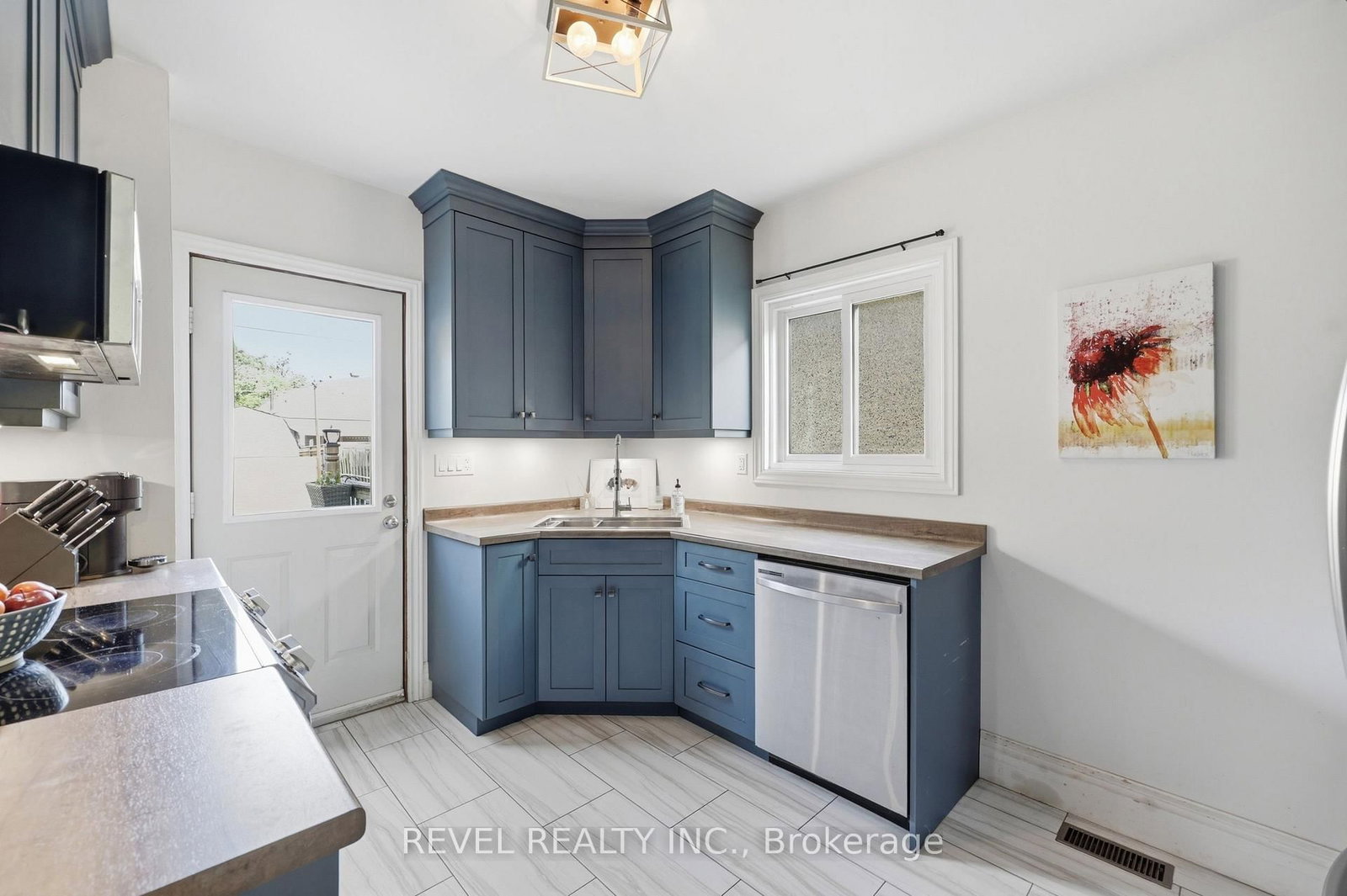 52 Berryman Avenue • St. Catharines, ON photo 13