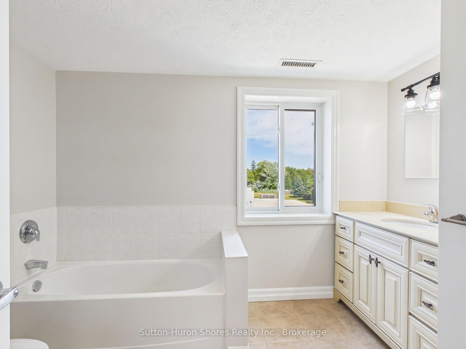 221 Adelaide Street • #402 • Saugeen Shores, ON photo 15