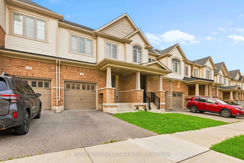 5 Gloria Street N