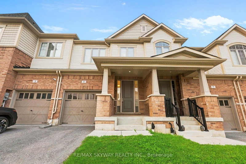 5 Gloria Street N