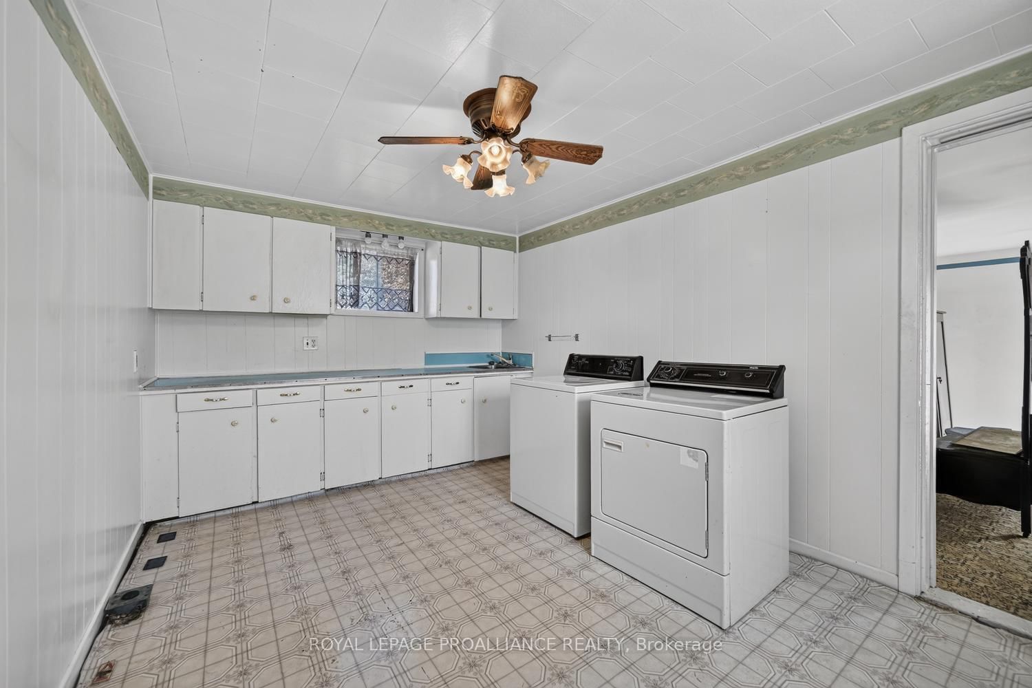 300 Park Street E • Prescott, ON photo 6