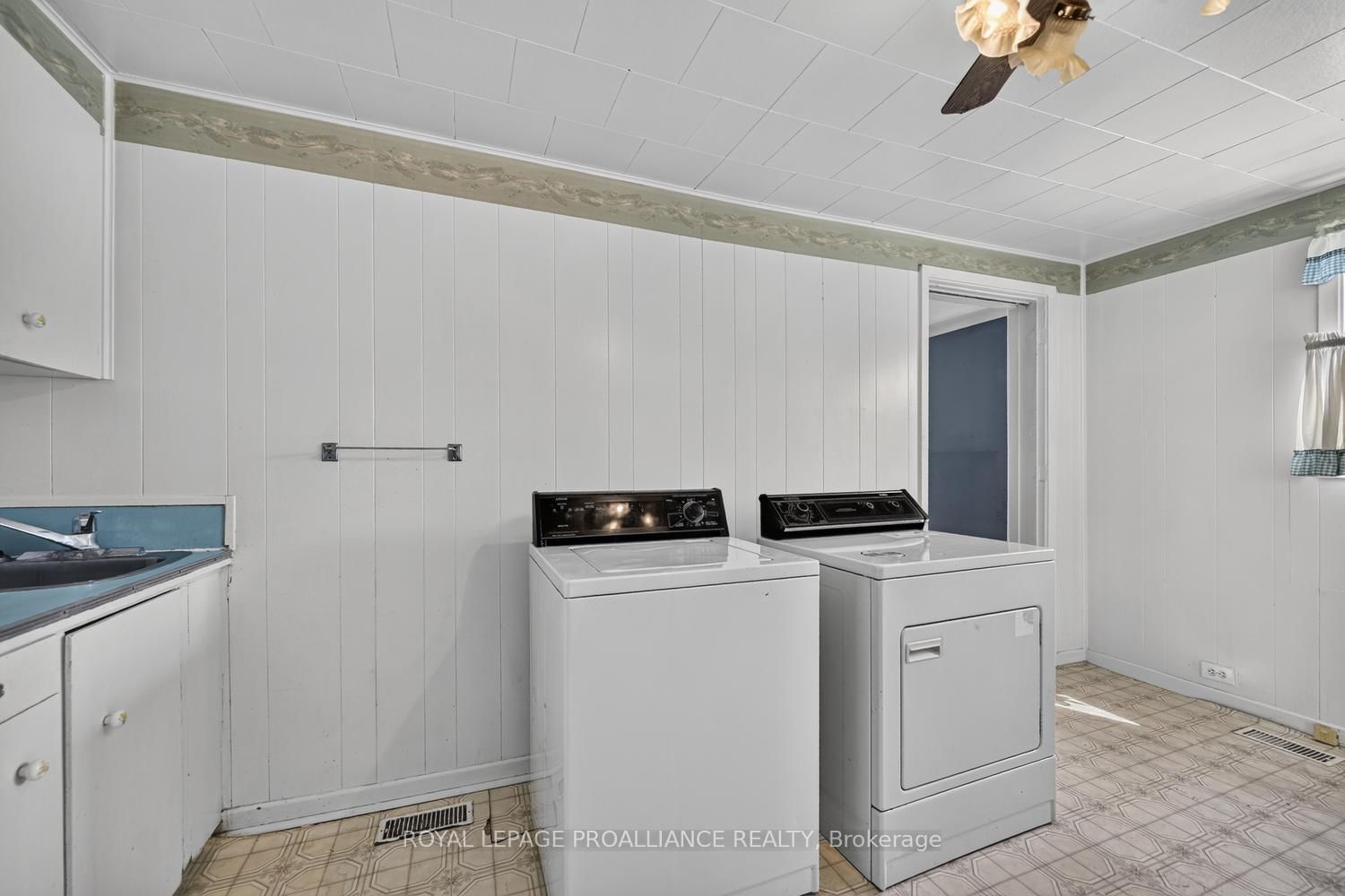 300 Park Street E • Prescott, ON photo 8