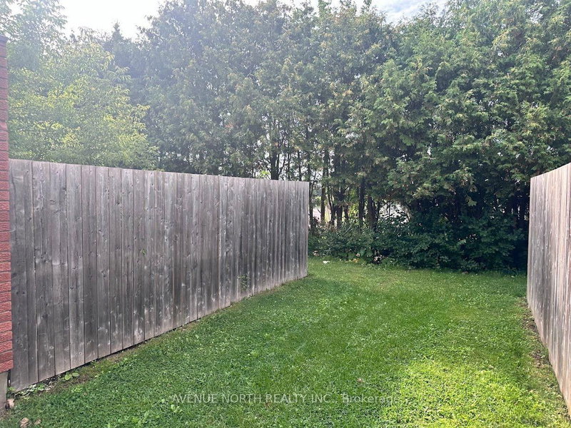 1352 Foxwell St photo 4