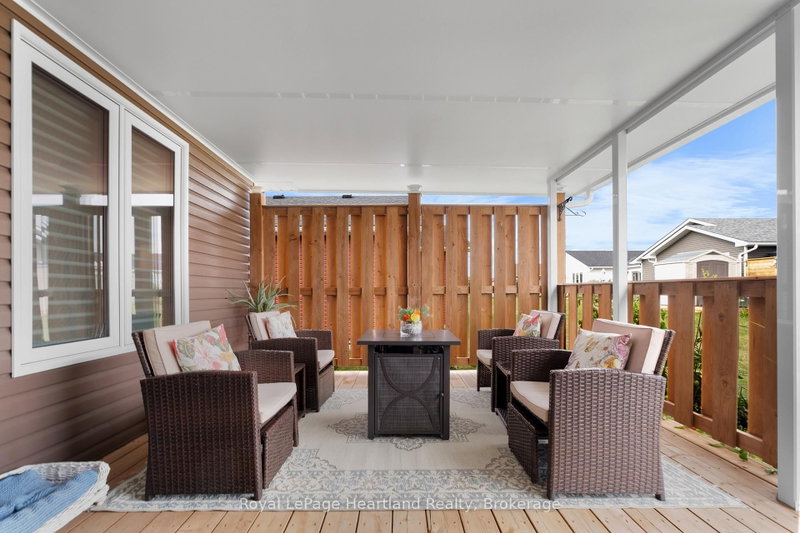 8 Windward Way N