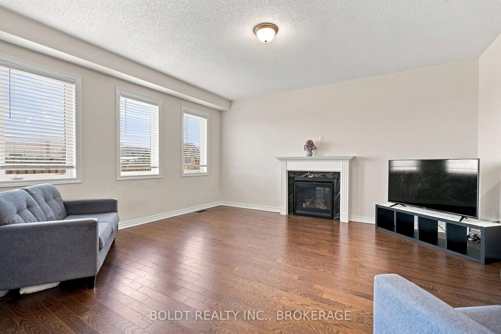 85 Homestead Way • Thorold, ON photo 4