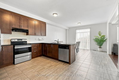 85 Homestead Way • Thorold, ON photo 9