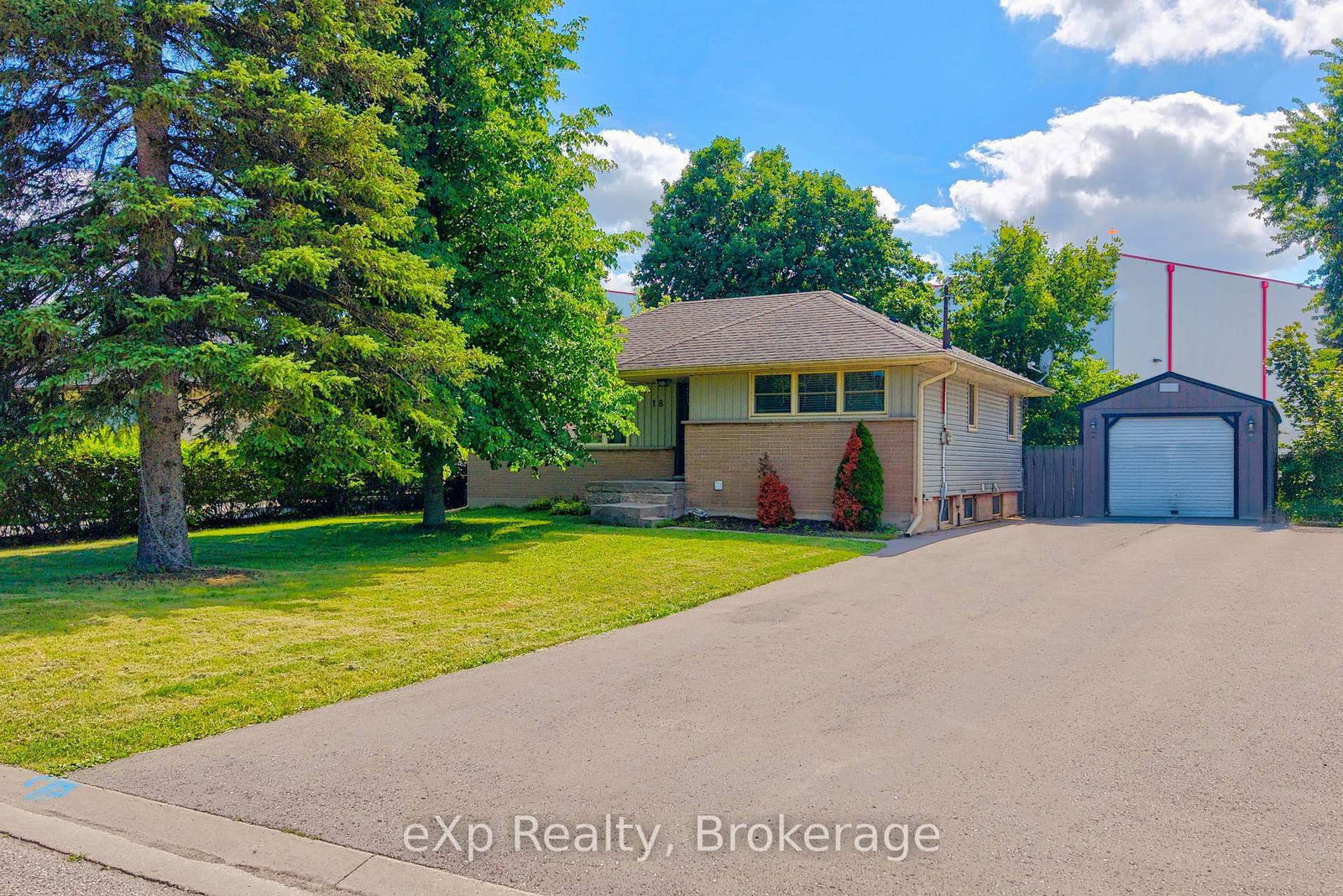 18 Willowdale Street • Brantford, ON photo 1