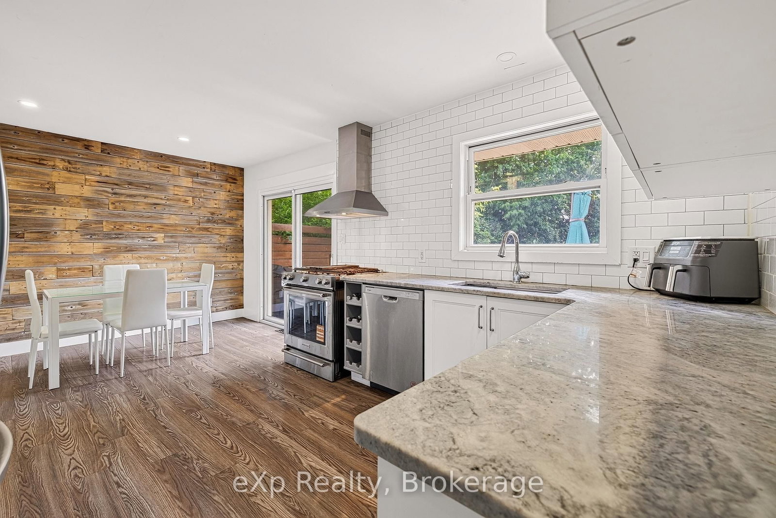 18 Willowdale Street • Brantford, ON photo 11