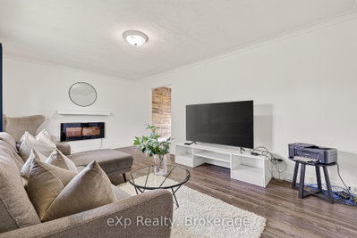 18 Willowdale Street • Brantford, ON photo 5