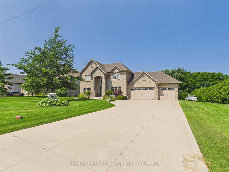 4 Scott Crescent