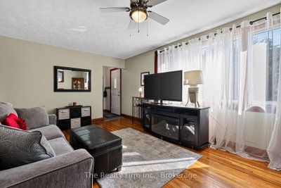 14 East Park Drive • Woodstock, ON photo 9