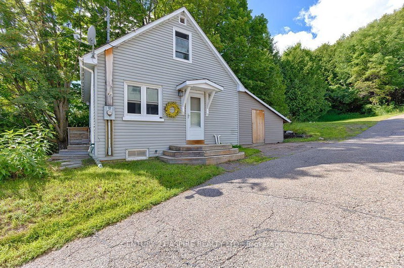 168 Bonnechere Street E