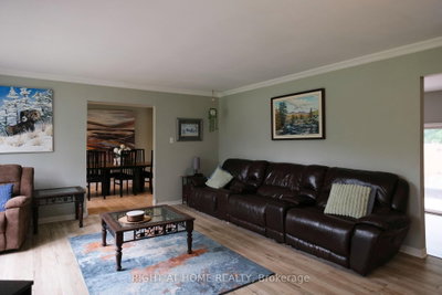 306 Lynx Hollow Drive • Pakenham, ON photo 4