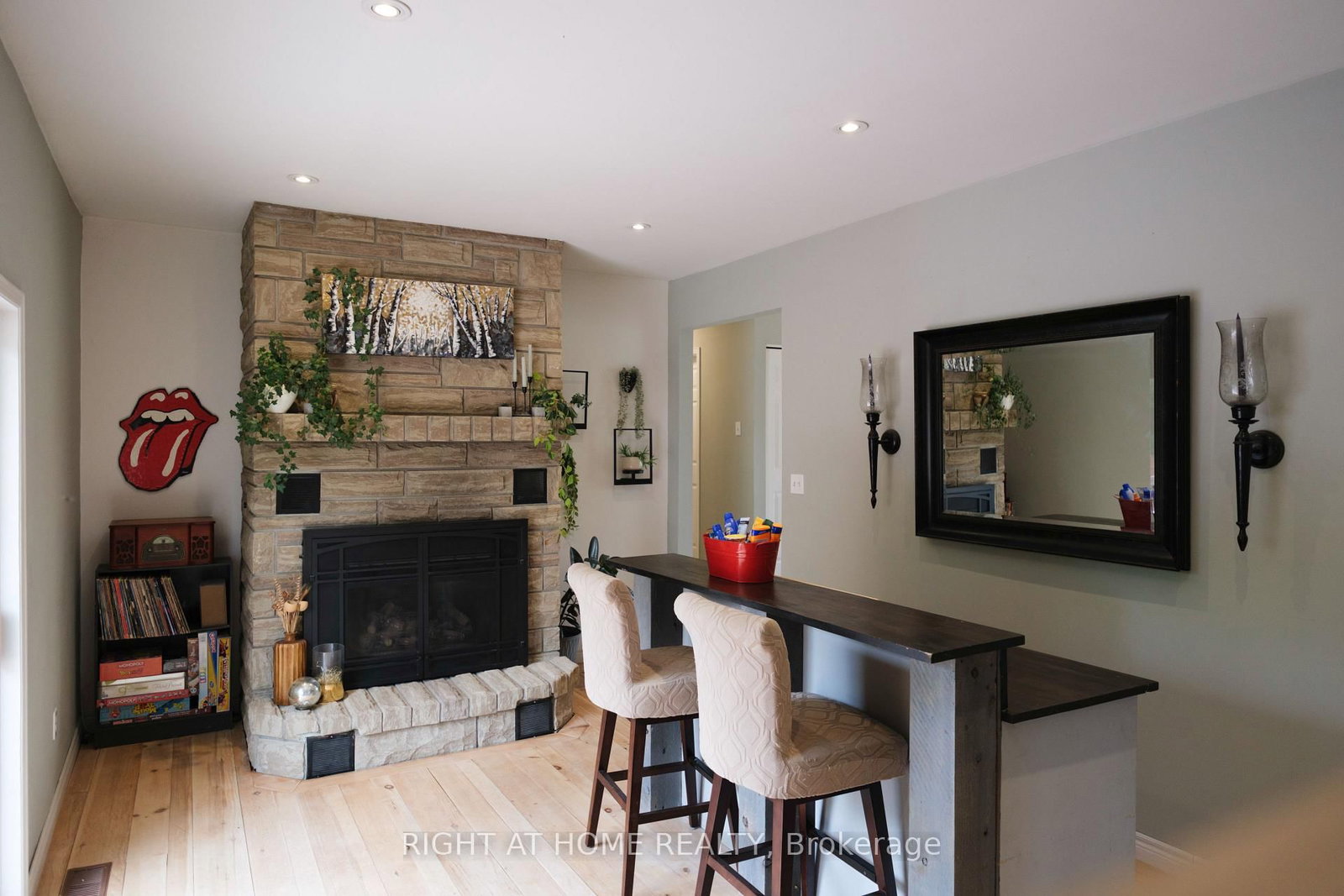 306 Lynx Hollow Drive • Pakenham, ON photo 9
