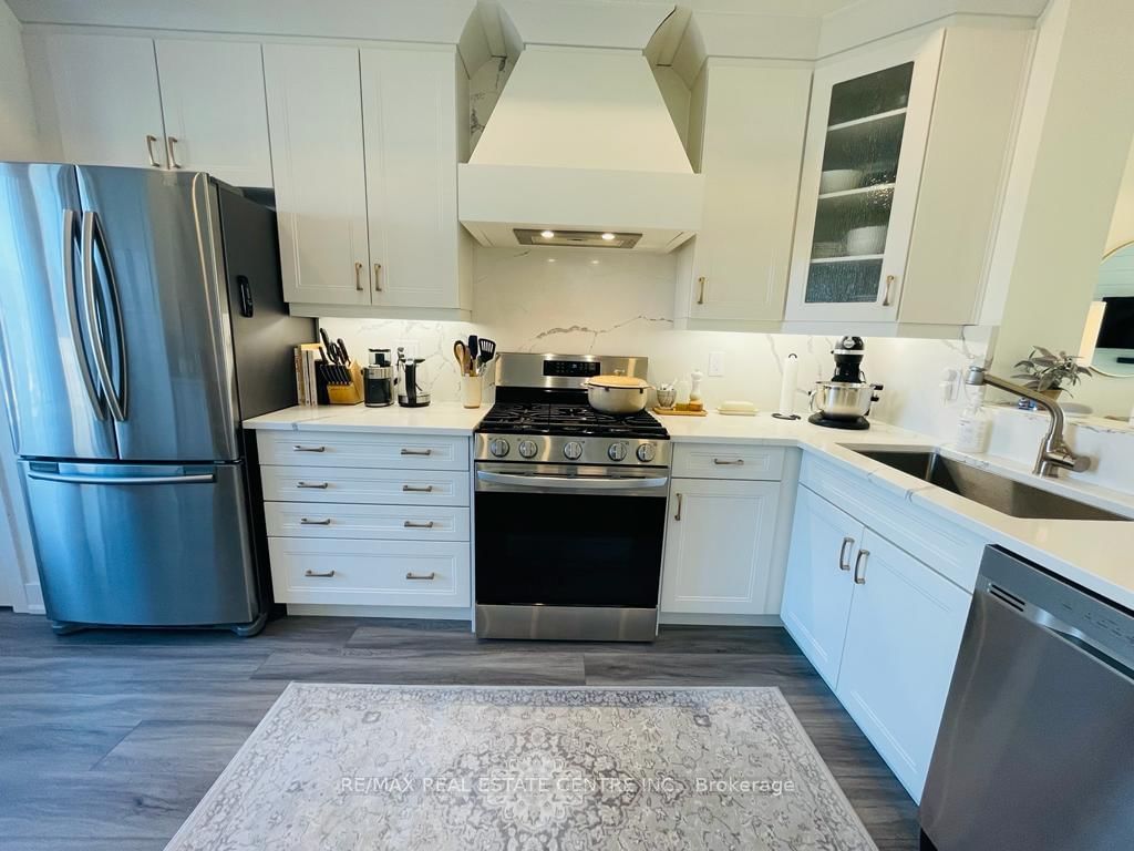 49 Edenrock Drive • Hamilton, ON photo 4