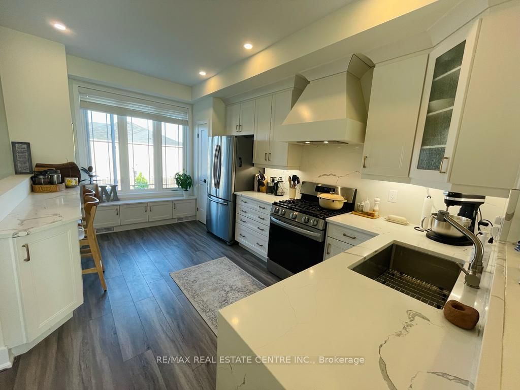 49 Edenrock Drive • Hamilton, ON photo 6