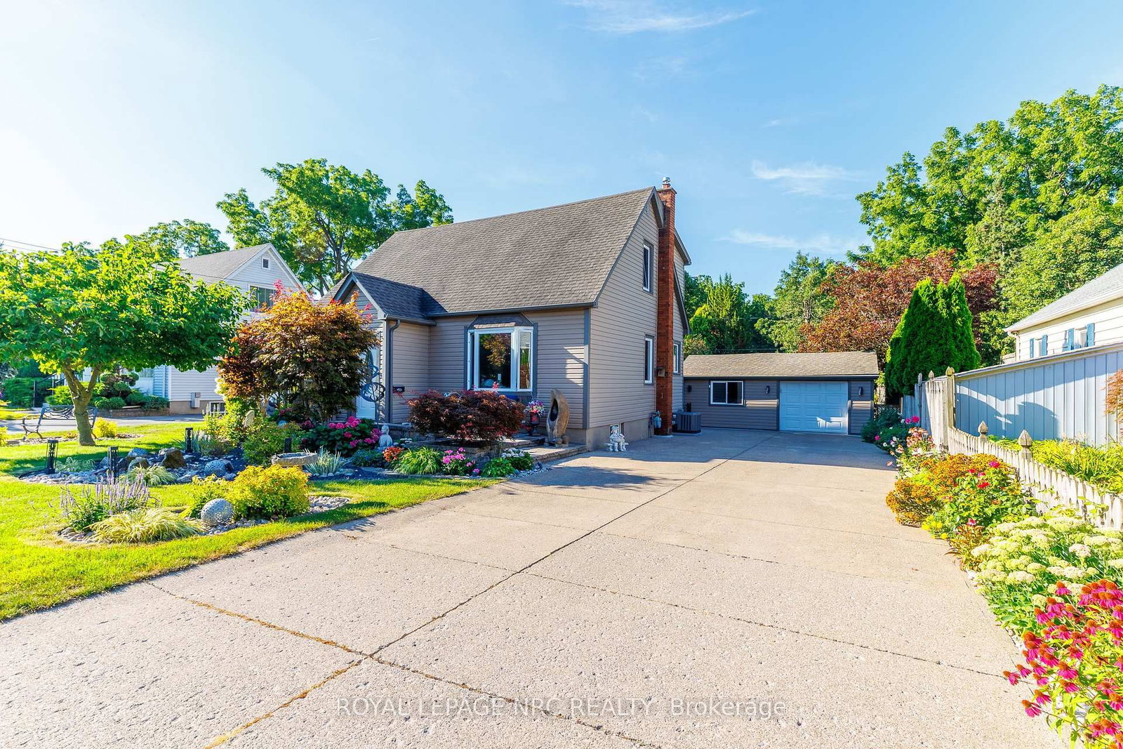 7 Philpark Road • St. Catharines, ON photo 1