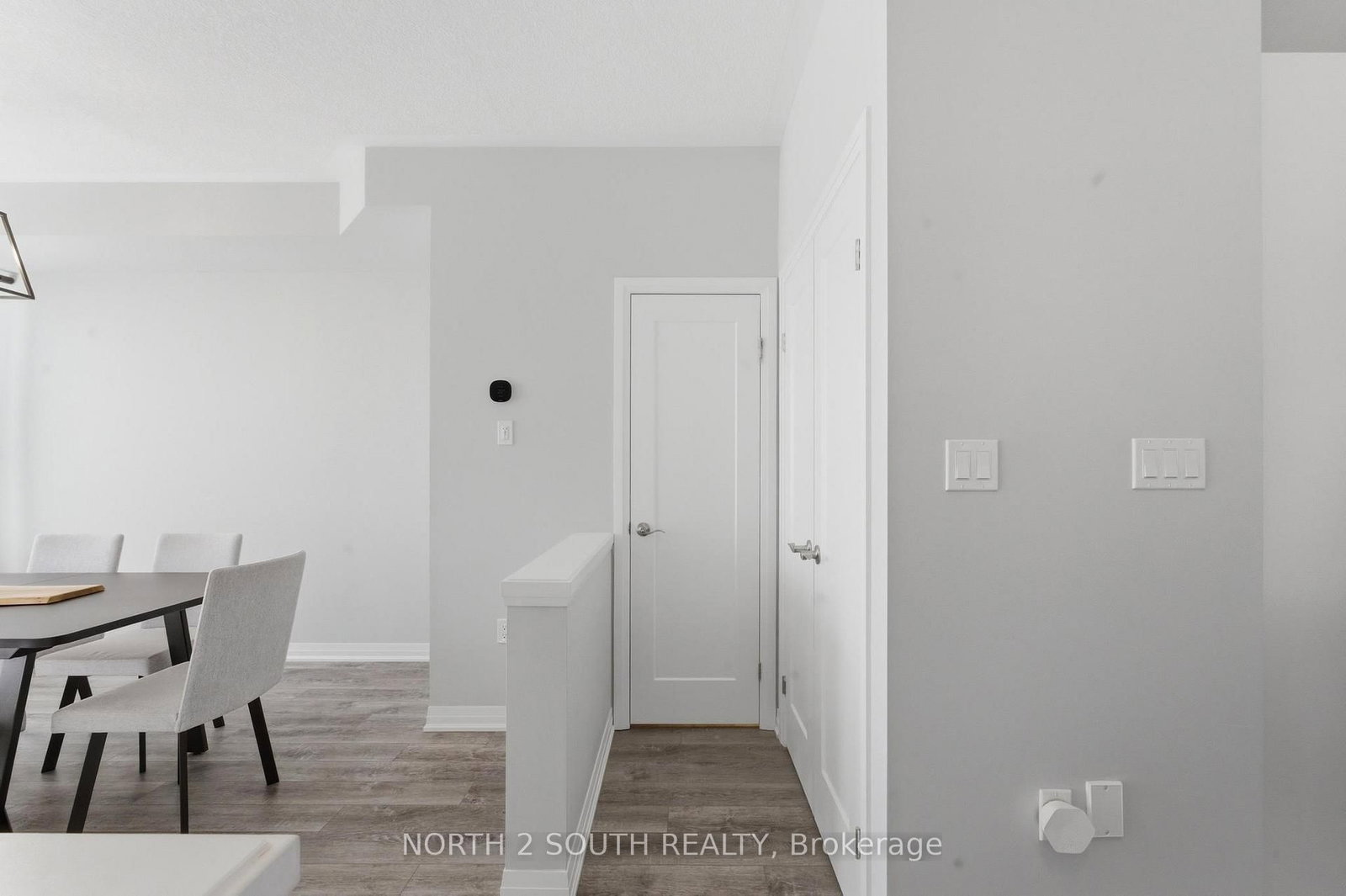 90 Laguna Village Crescent • Hamilton, ON photo 8