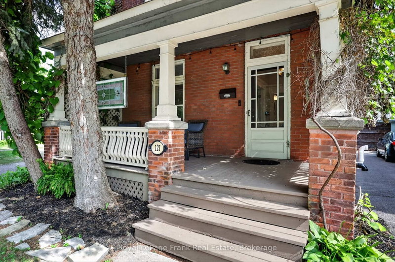 121 Romaine St photo 4