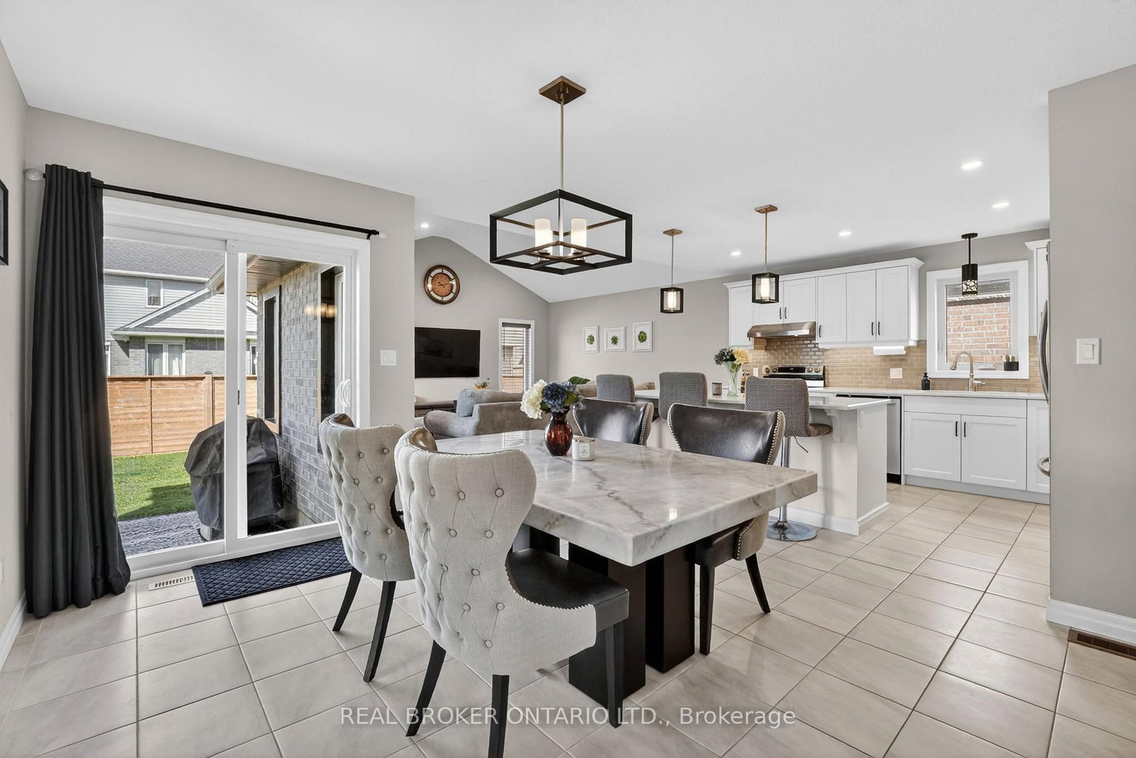 48 Curren Crescent • Tillsonburg, ON photo 3