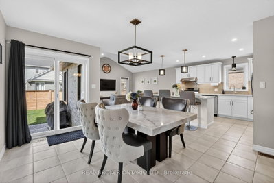 48 Curren Crescent • Tillsonburg, ON photo 3