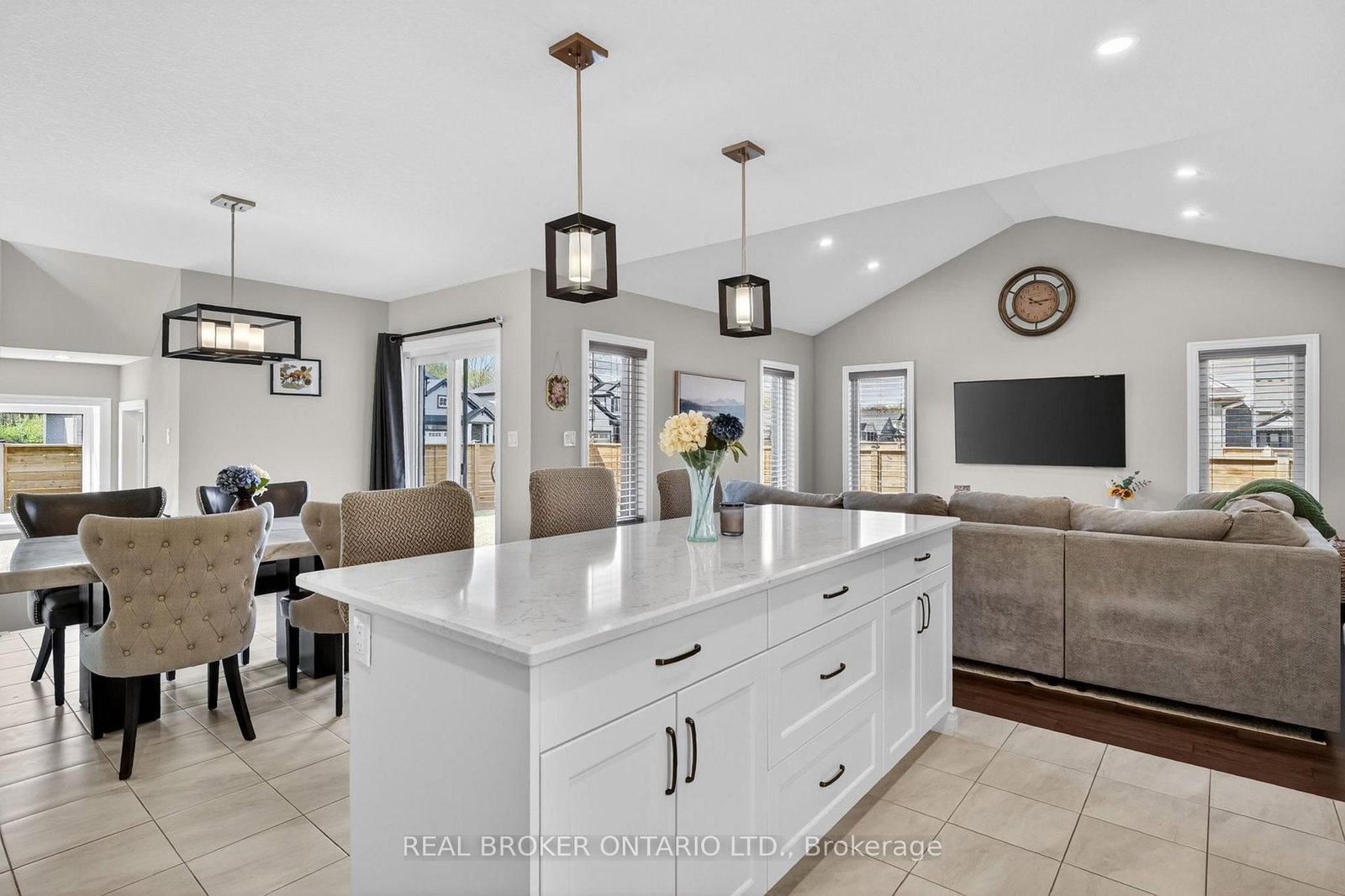 48 Curren Crescent • Tillsonburg, ON photo 6