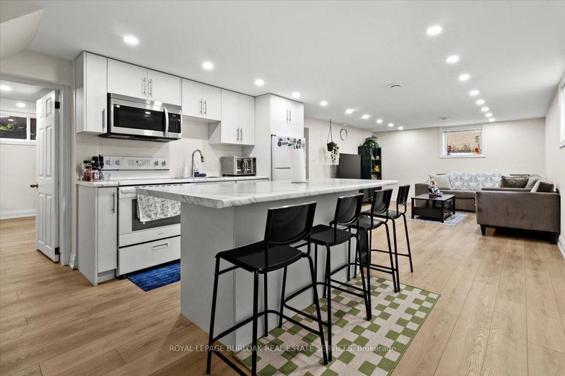 Lower - 161 Hoover Crescent