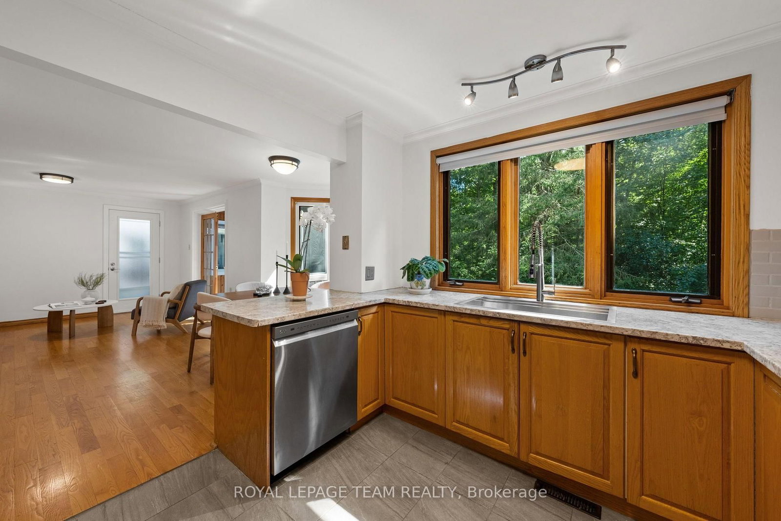 240 Hoylake Crescent • Orleans, ON photo 12