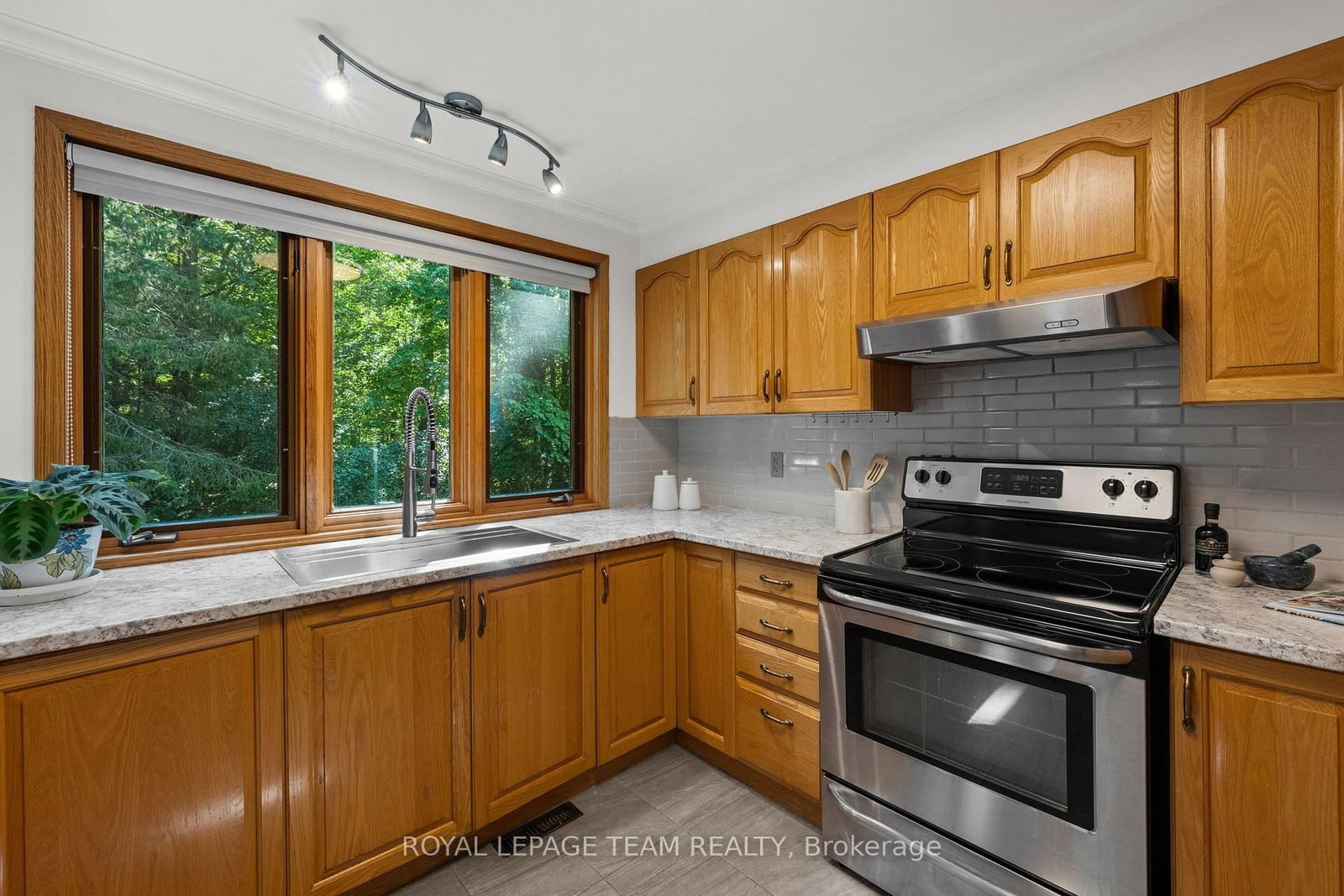 240 Hoylake Crescent • Orleans, ON photo 13