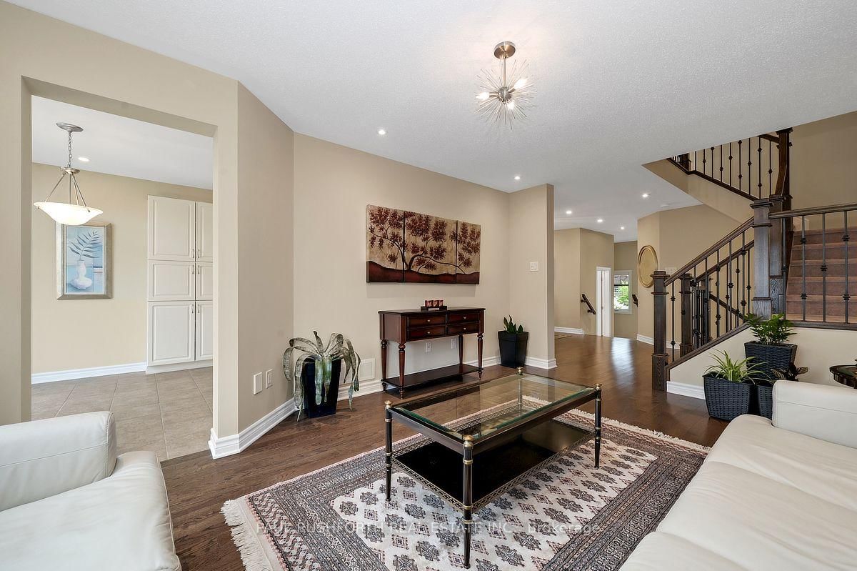 117 Lerta Way • Ottawa, ON photo 8