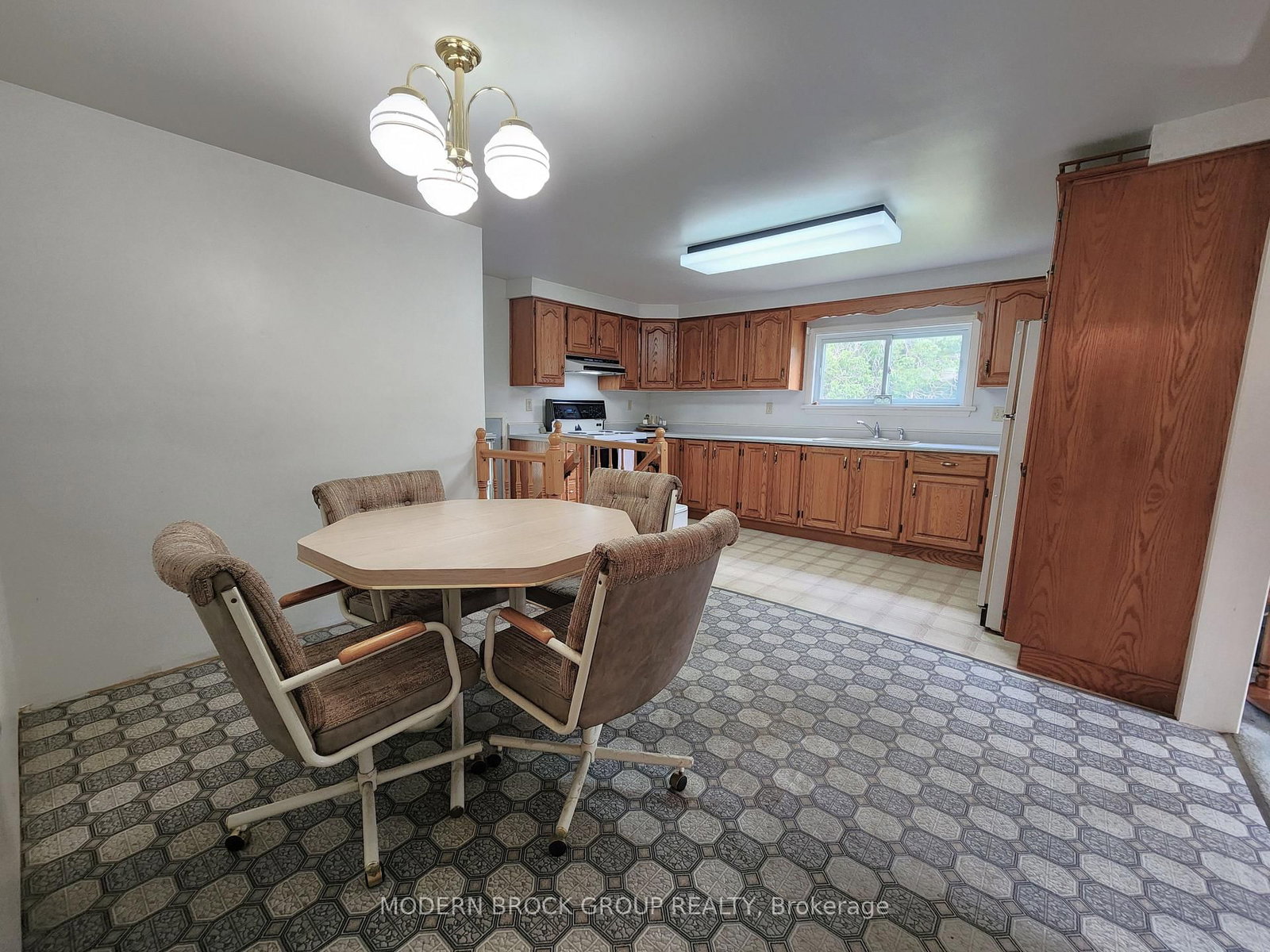 70 Victoria Road • Brockville, ON photo 13