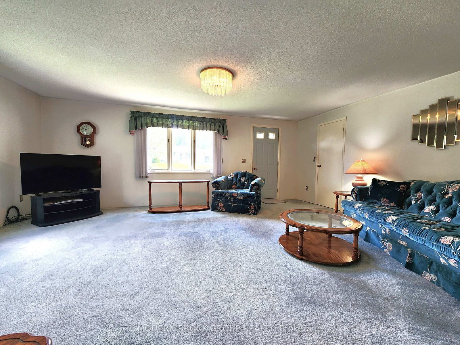 70 Victoria Road • Brockville, ON photo 6