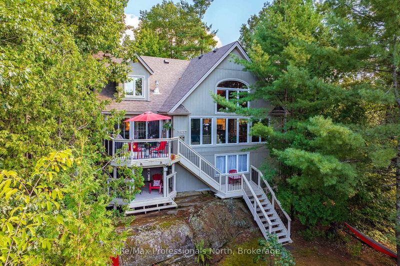 1005 Laidlaw Avenue