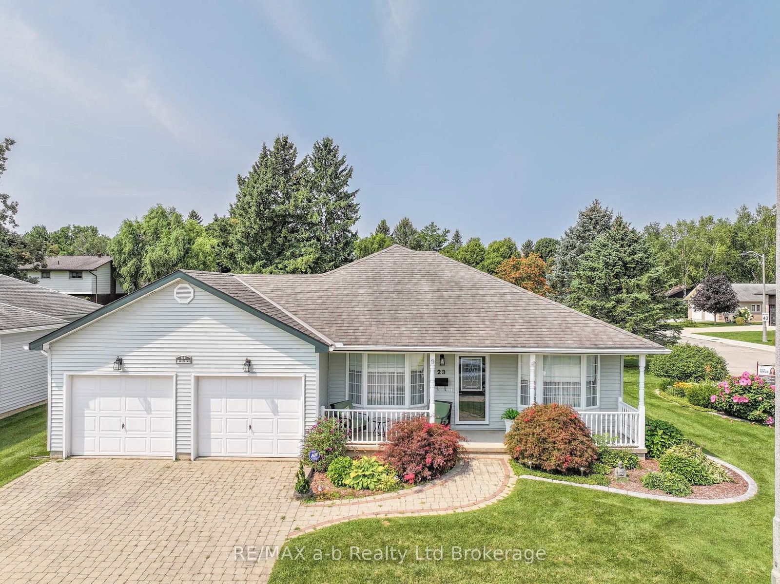 23 Armstrong Drive • Tillsonburg, ON photo 1