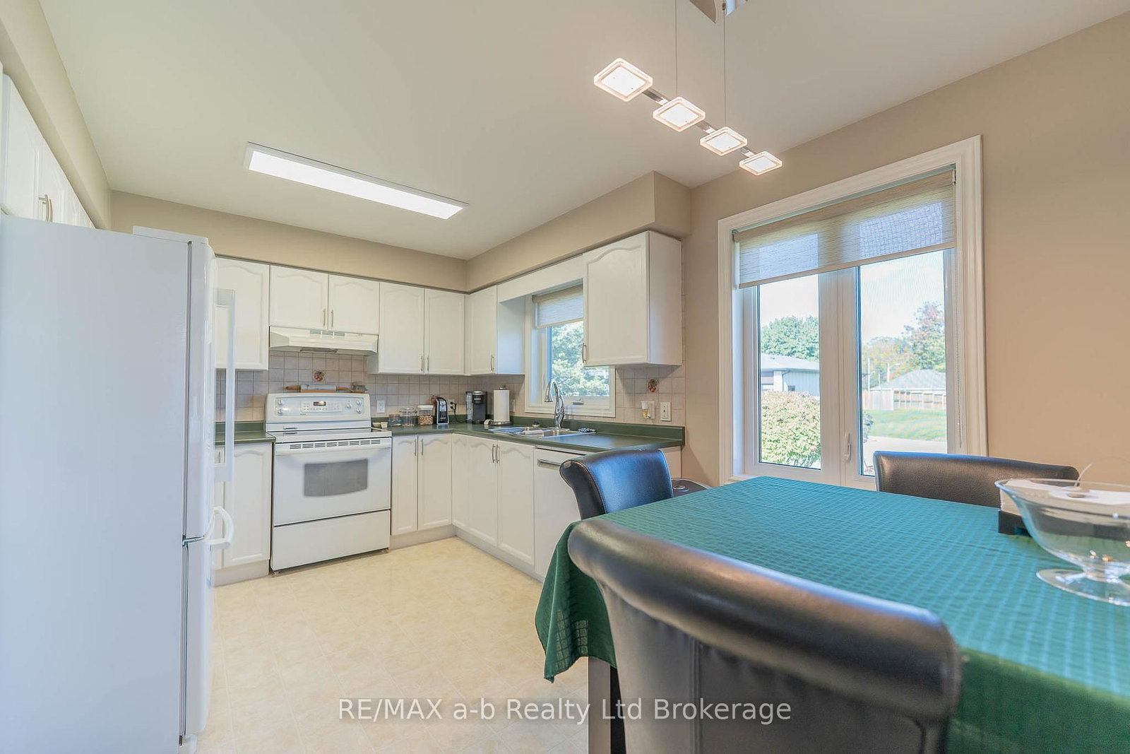 23 Armstrong Drive • Tillsonburg, ON photo 11
