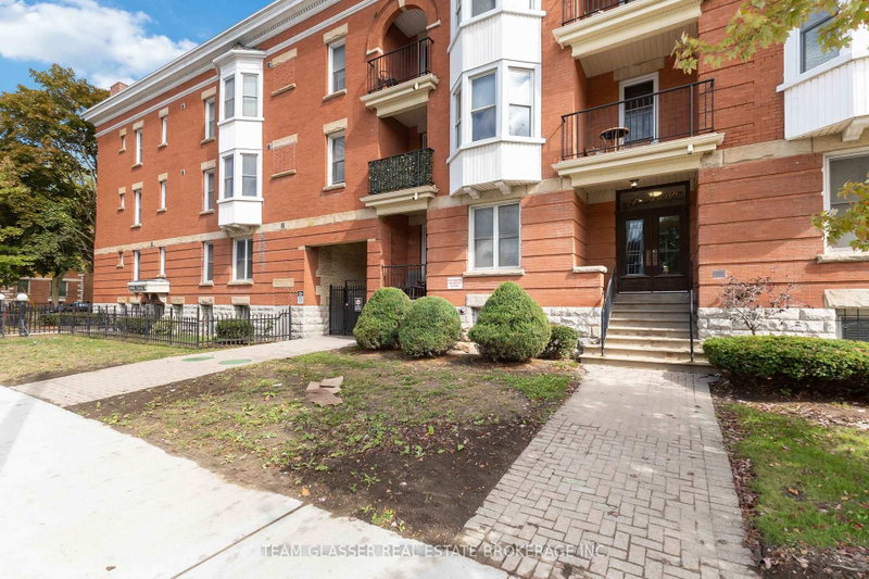 303 - 440 WELLINGTON Street