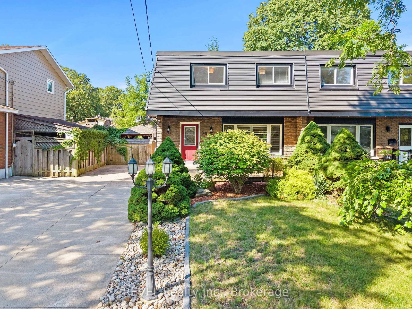 28 Black Knight Road • St. Catharines, ON photo 3