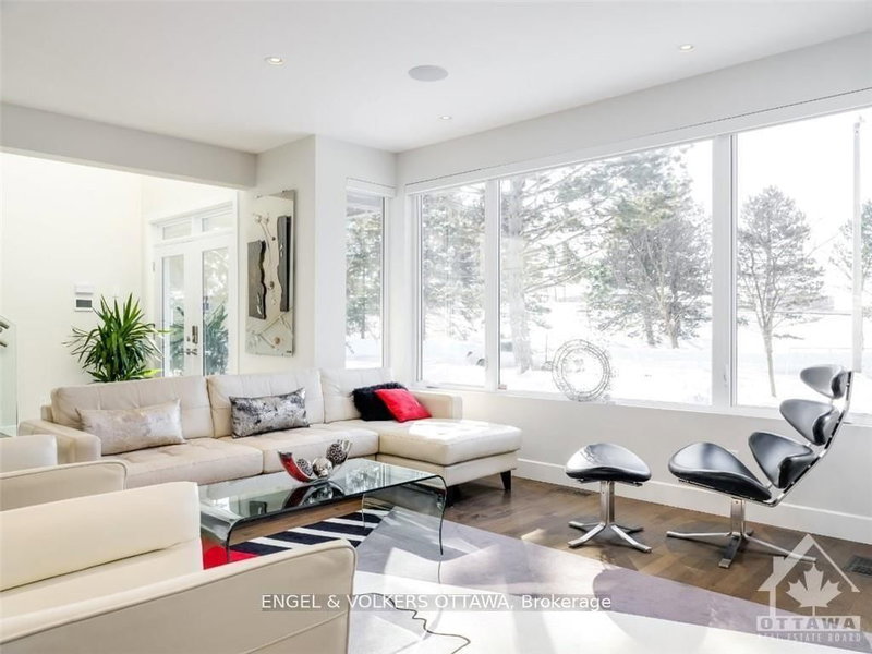 615 Island Park Crescent
