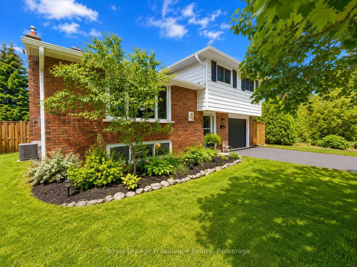 4 Richmond Grove • Belleville, ON photo 1