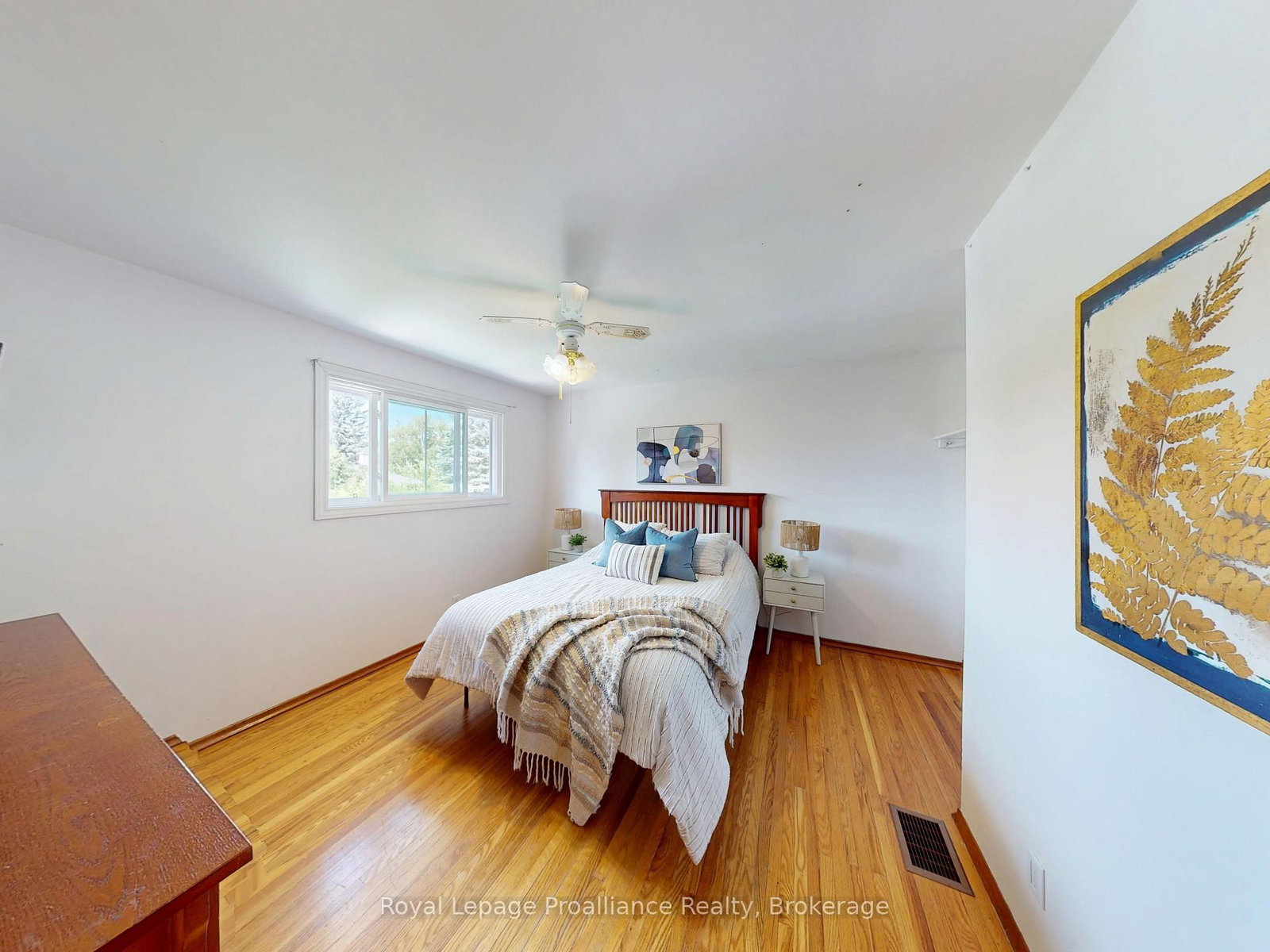4 Richmond Grove • Belleville, ON photo 12