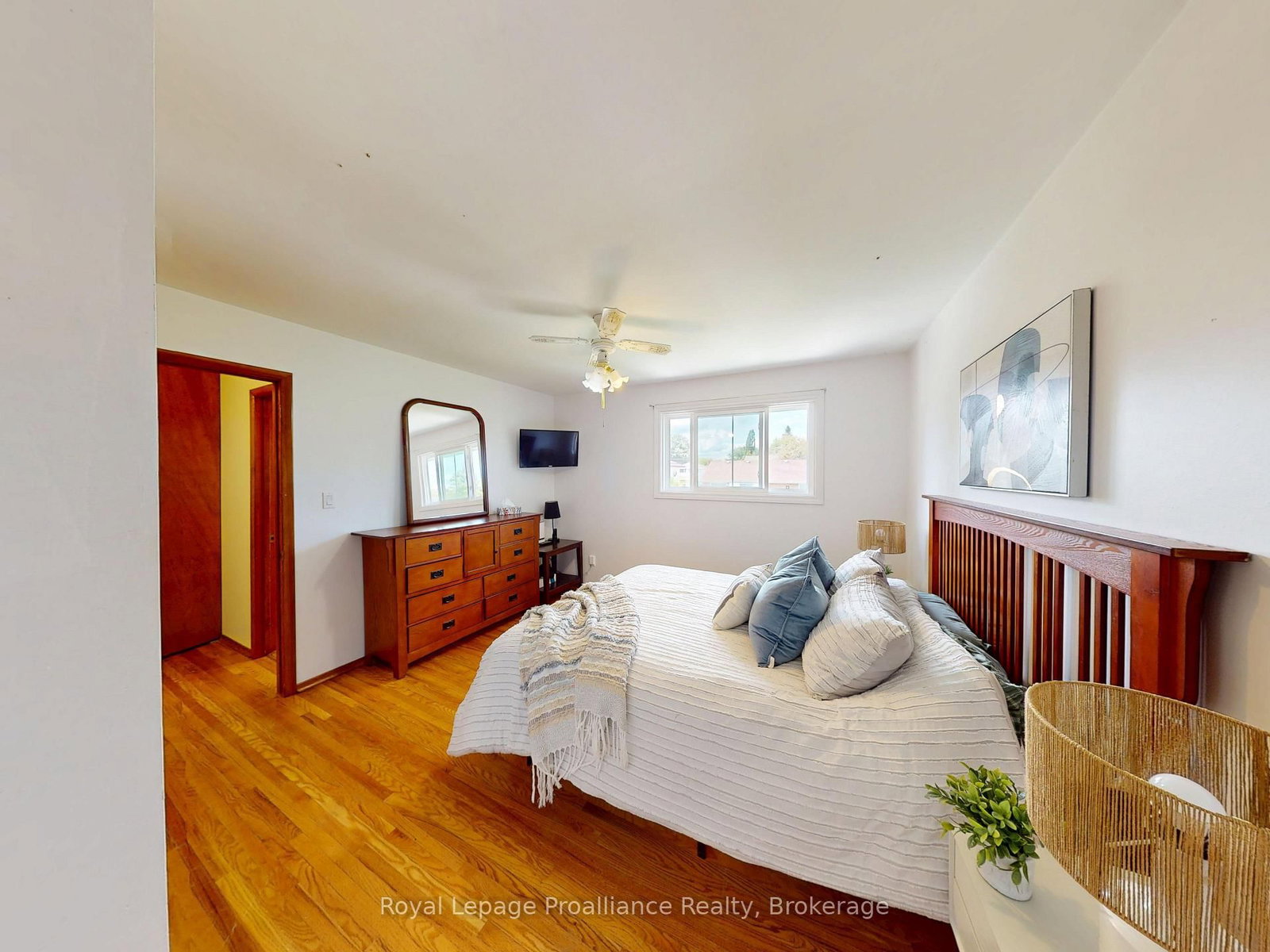 4 Richmond Grove • Belleville, ON photo 13