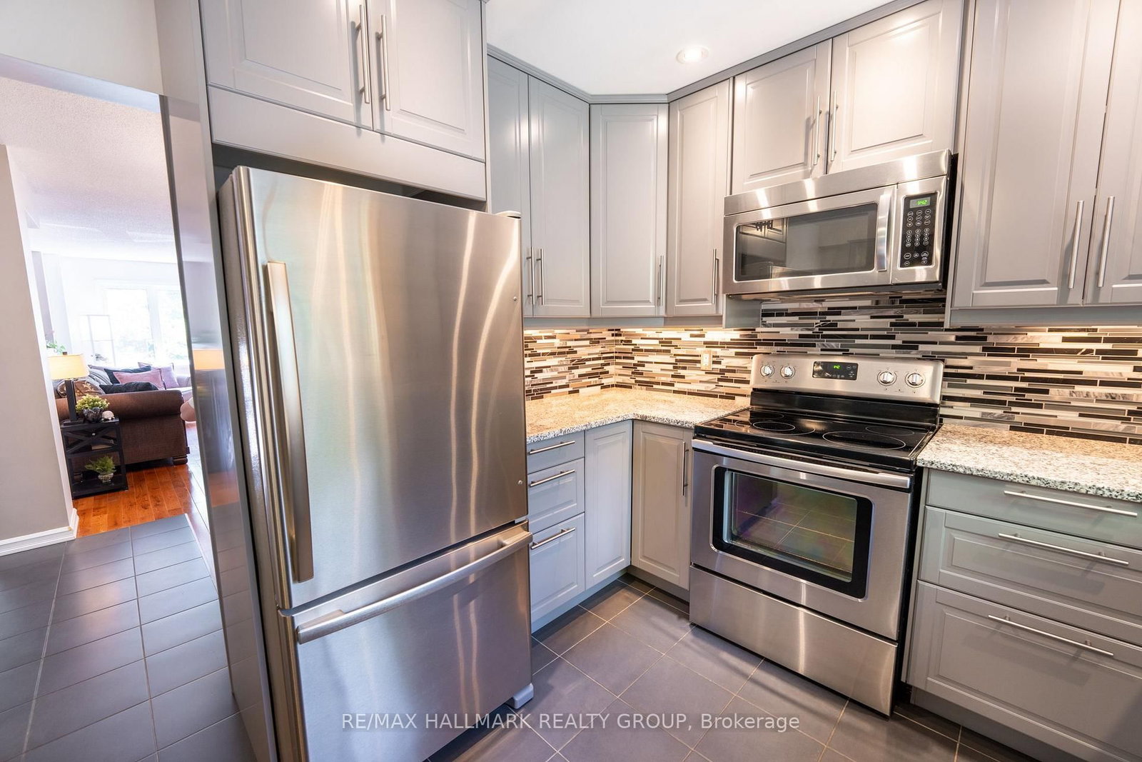 3 Seth Private • Ottawa, ON photo 10