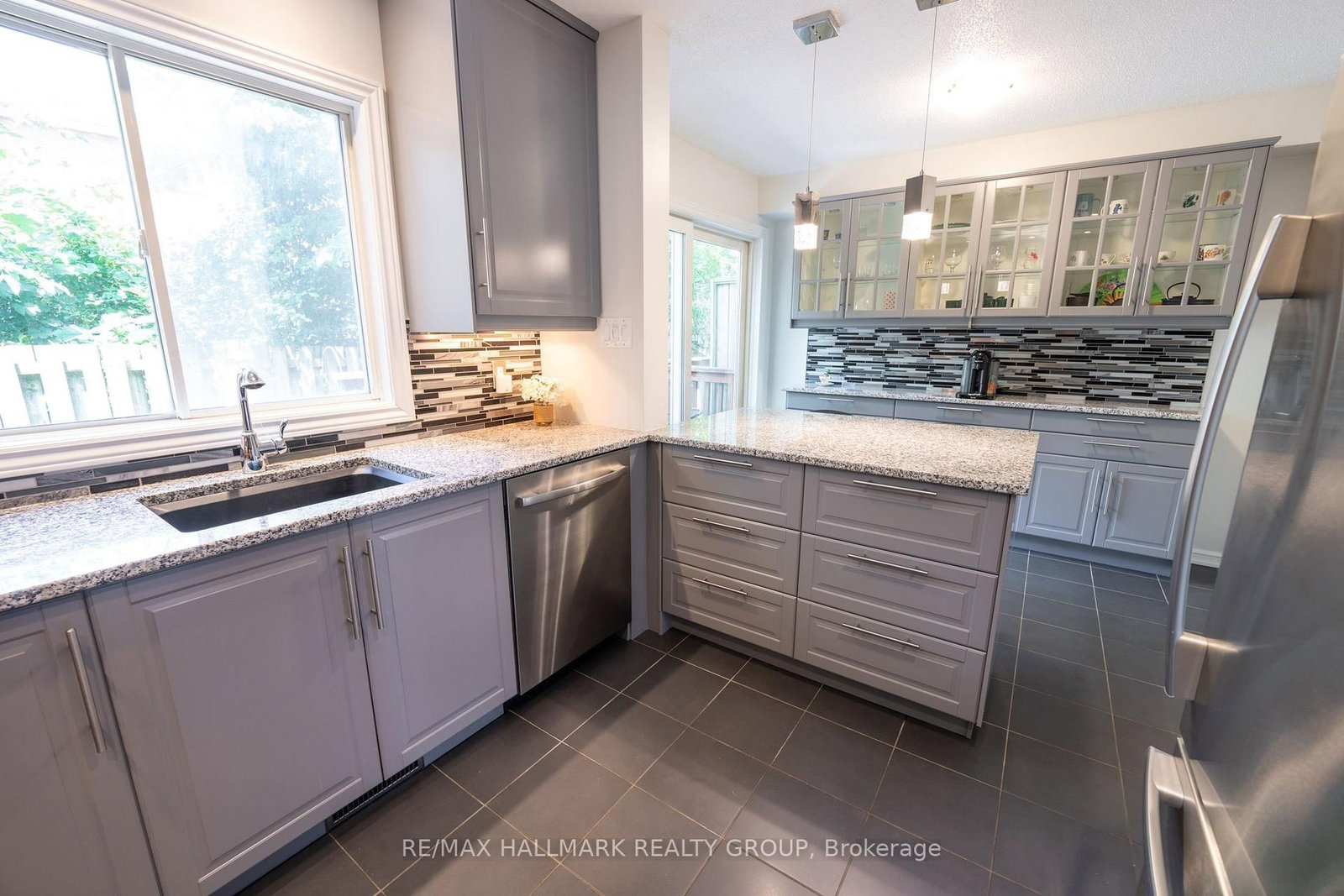 3 Seth Private • Ottawa, ON photo 11