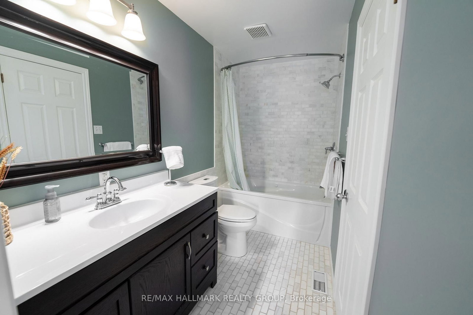 3 Seth Private • Ottawa, ON photo 18