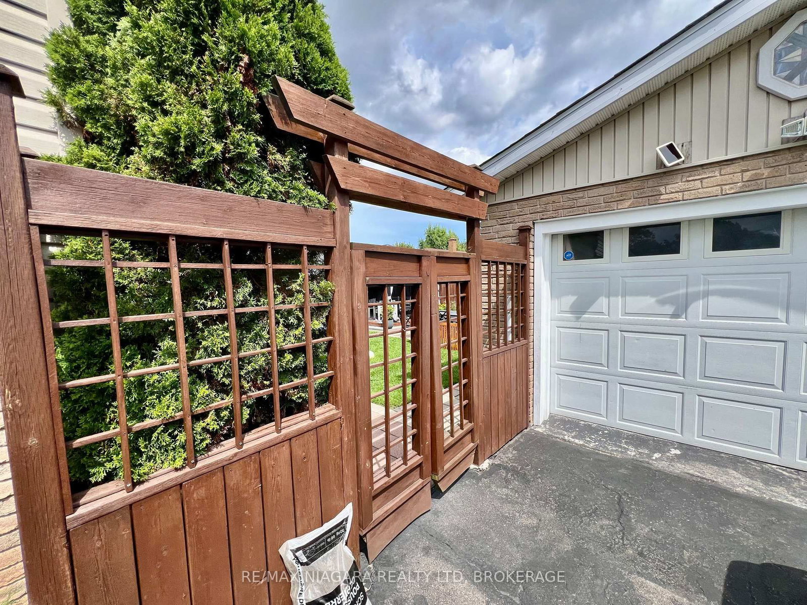 6196 Kirkland Drive • Niagara Falls, ON photo 5
