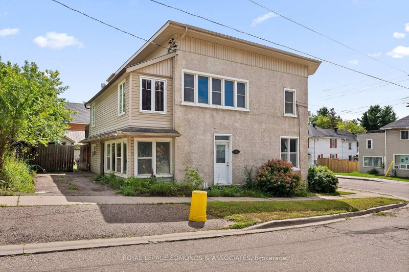 403 Mackay Street