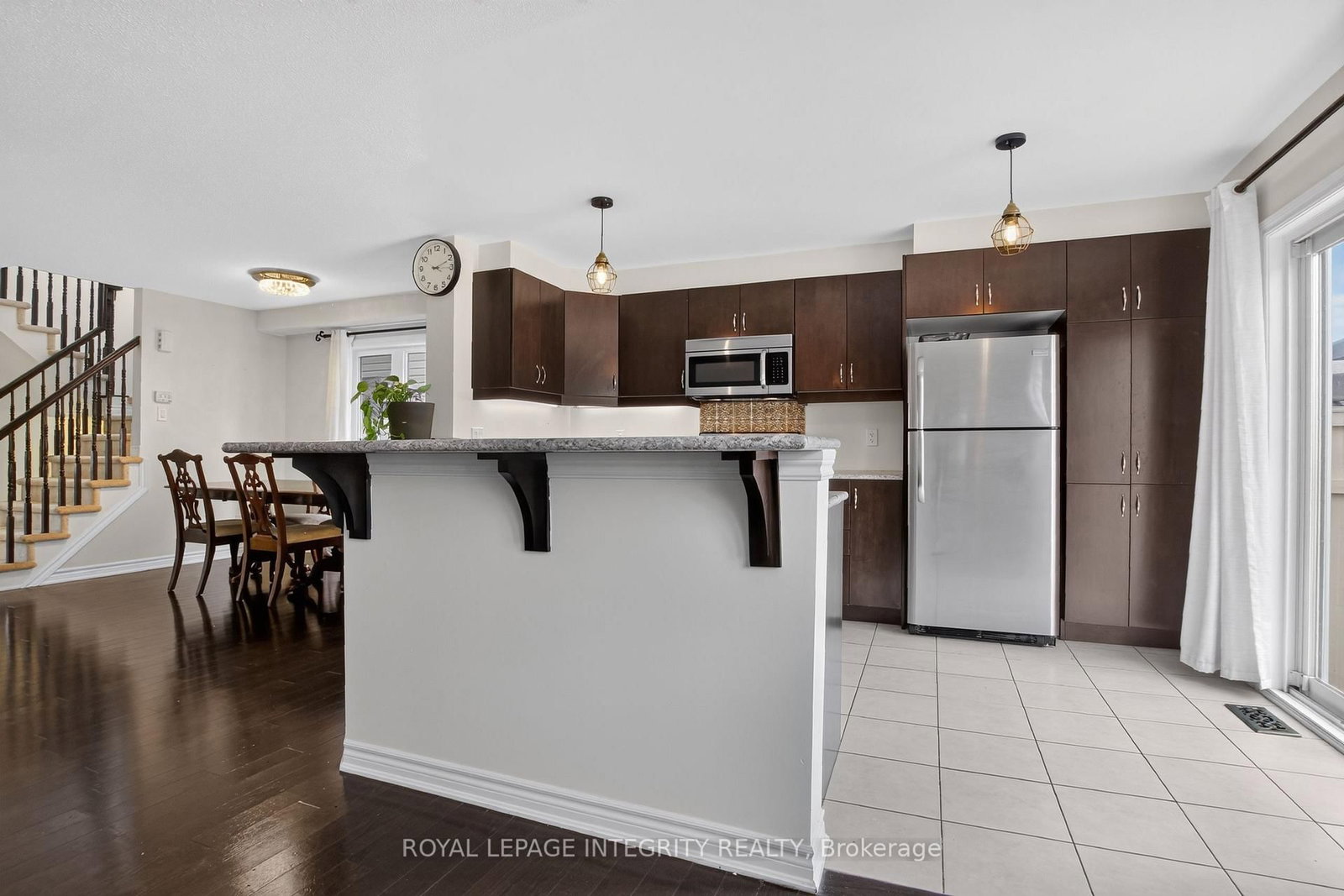 414 MEADOWHAWK Crescent • Ottawa, ON photo 11