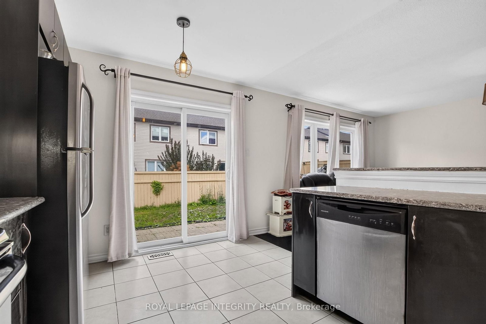 414 MEADOWHAWK Crescent • Ottawa, ON photo 14