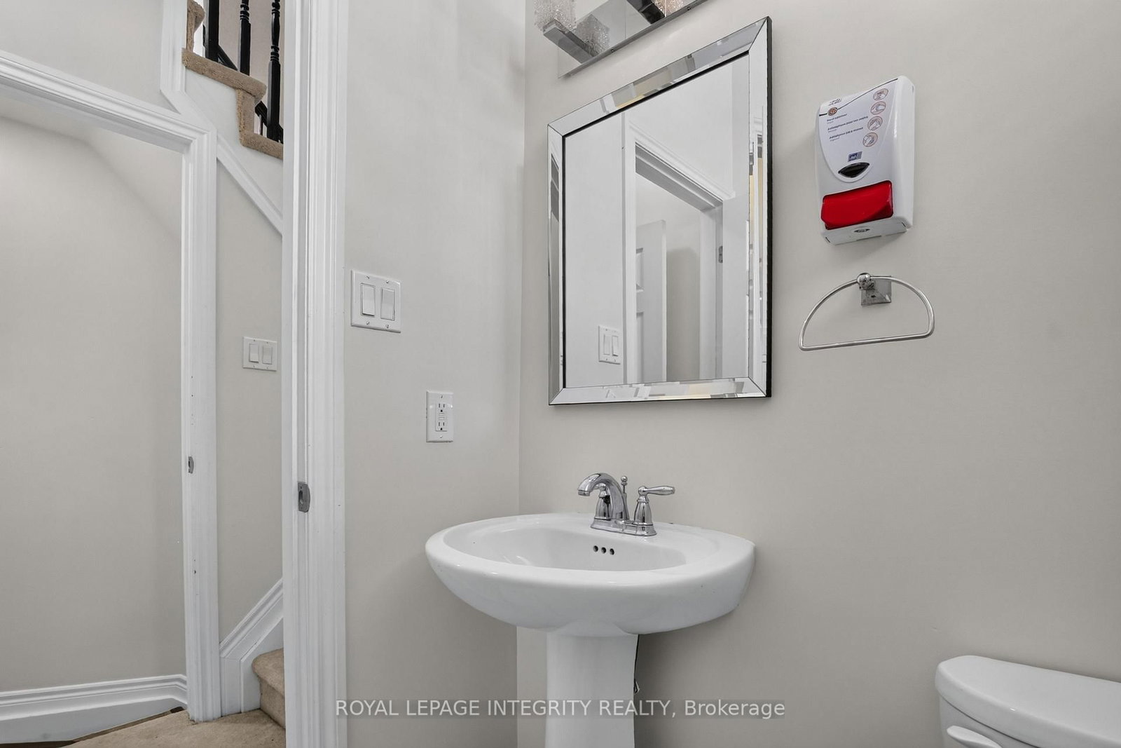 414 MEADOWHAWK Crescent • Ottawa, ON photo 15