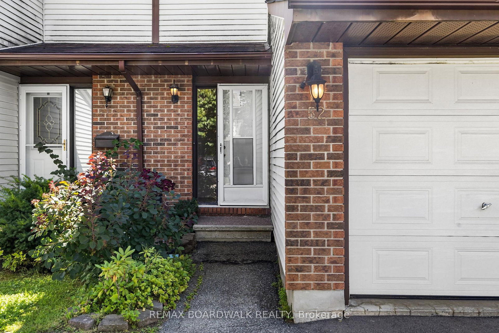 52 Baneberry Crescent • Ottawa, ON photo 3
